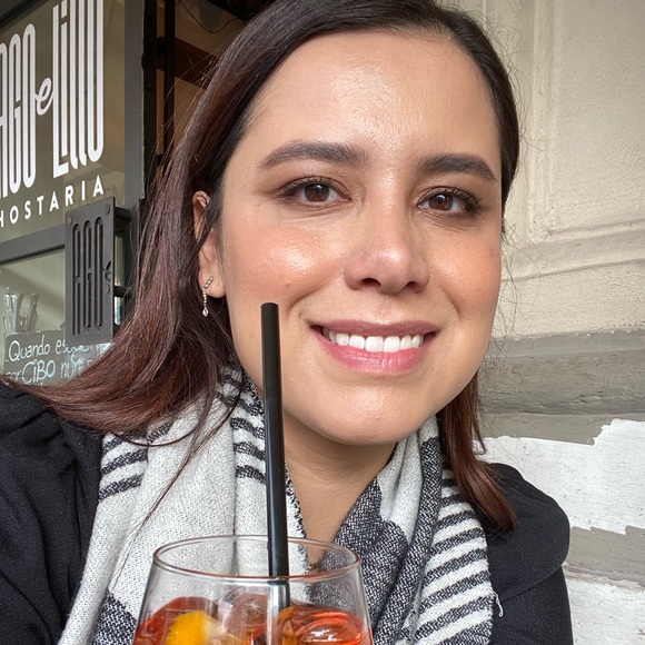 Hi. Hello. Hey - Picture 2 of 3